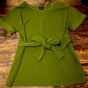 Hunter green tee, size S